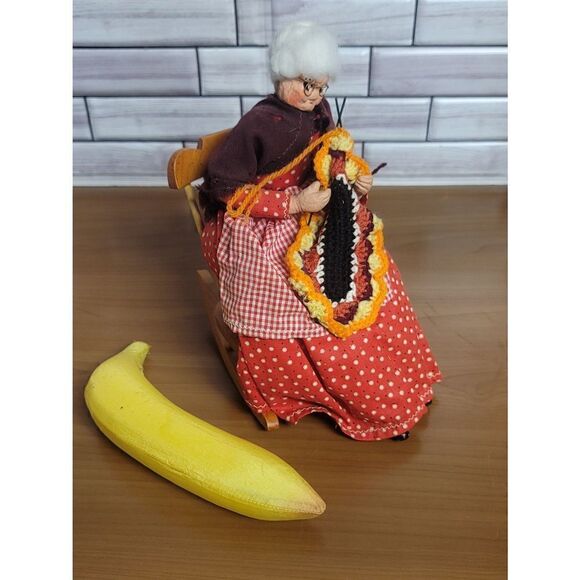 HANDCRAFTED ELDERLY LADY KNITTING   - Picture 9 of 9